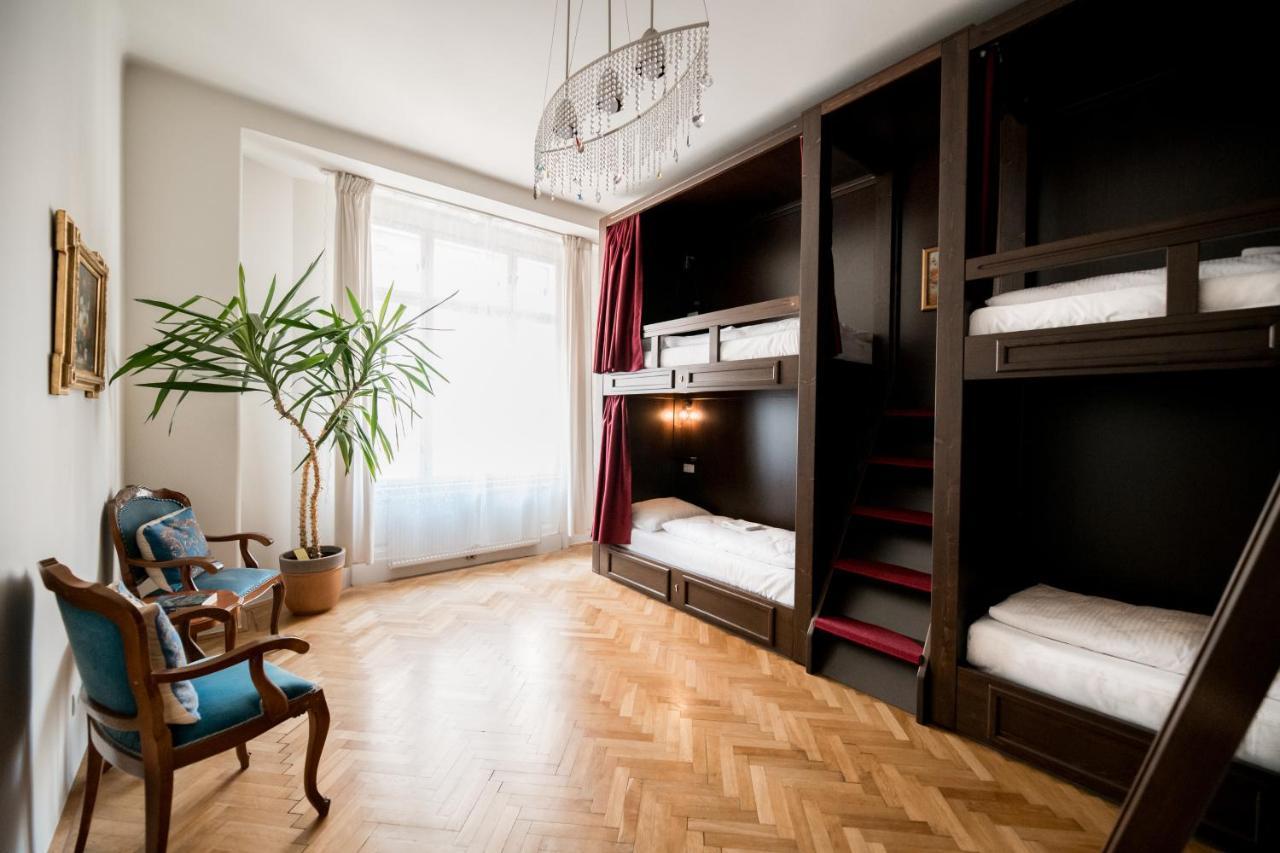 Vienna Boutique - Premium Hostel Exterior photo